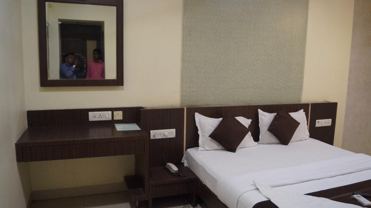 Palace 3*